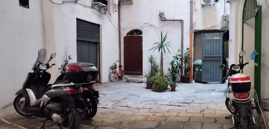 Magazzino in locazione – Via Alloro – zona Centro Storico – Palermo